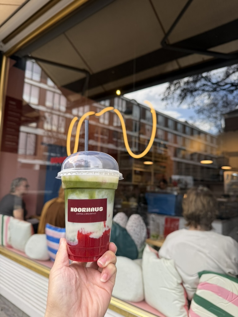 Strawberry Matcha to go